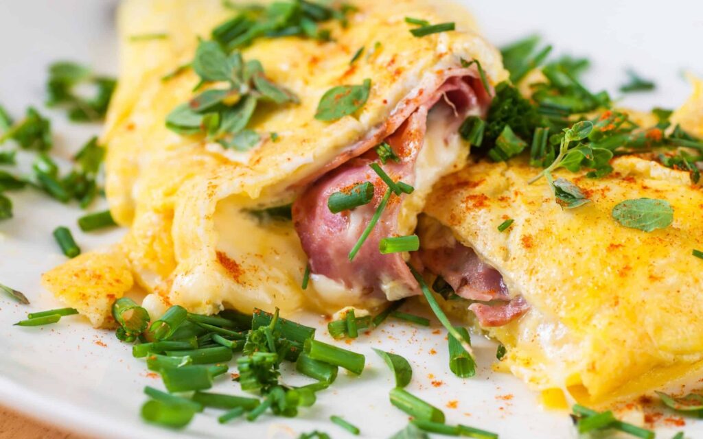 5 Receitas Low-Carb com Ovos - omelete de queijo e presunto