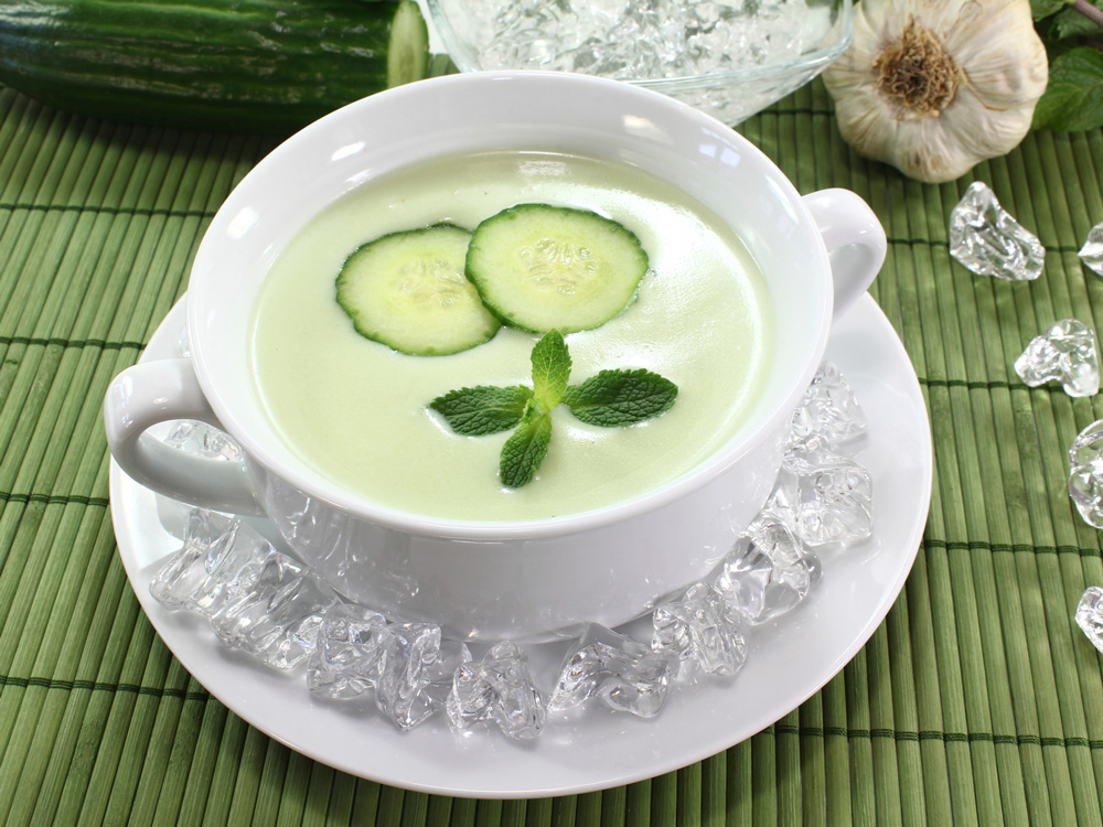 Receitas Low-Carb para o Verão - sopa fria de pepino com iogurte